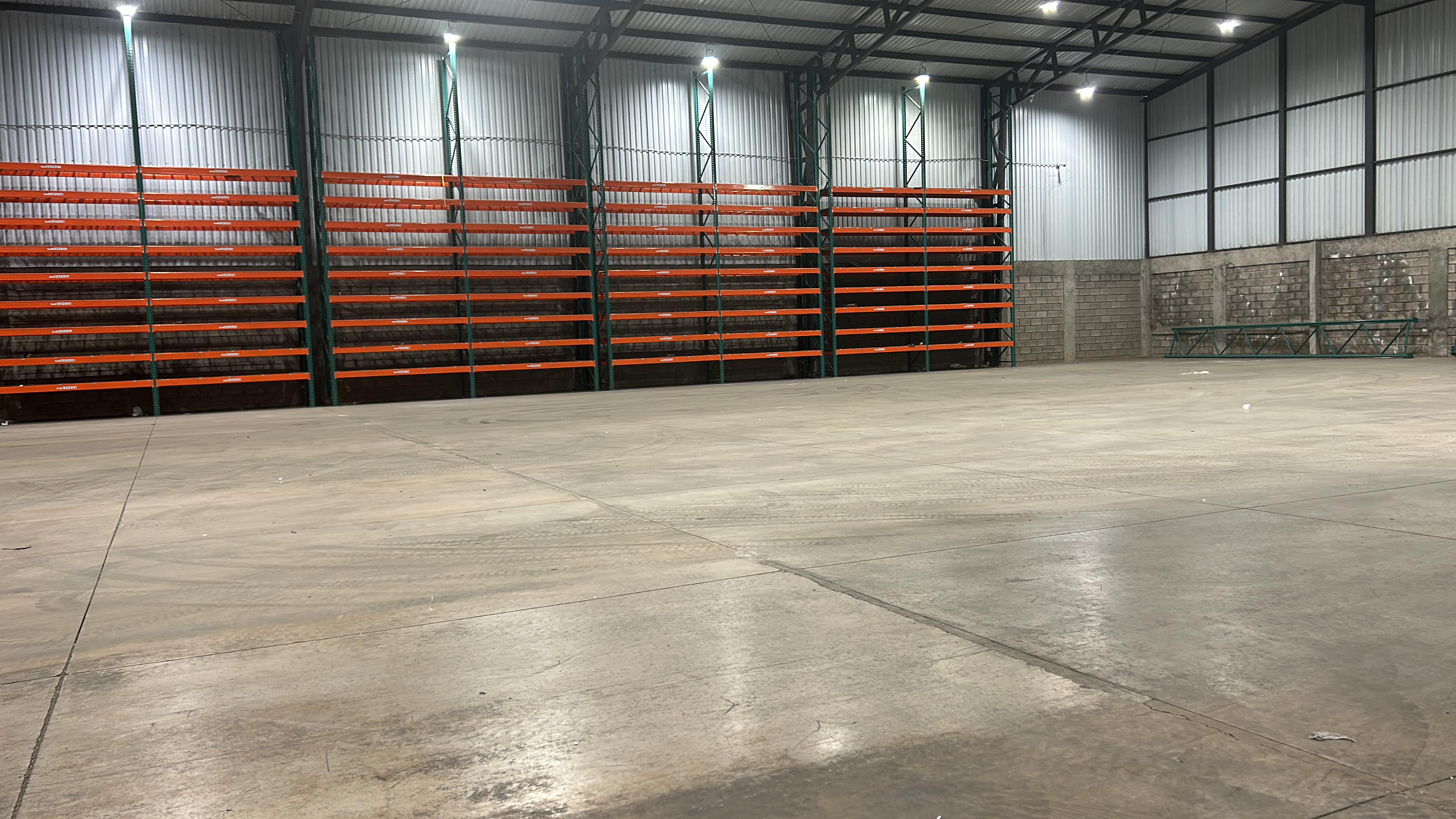 expansive warehouse for sale in san francisco de dos rios view 005.jpg