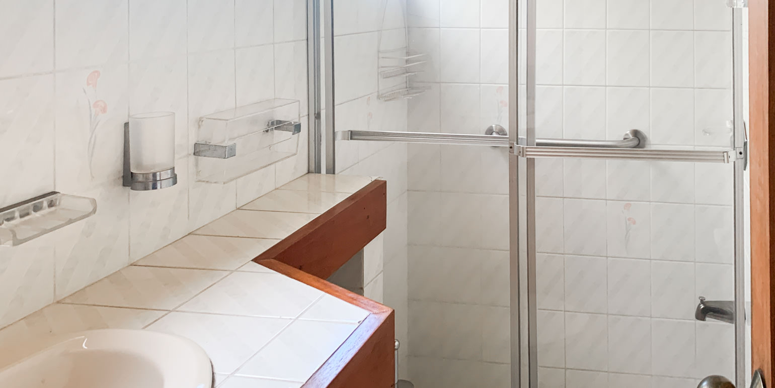 commercially zoned house for sale in sabana view 002.jpg