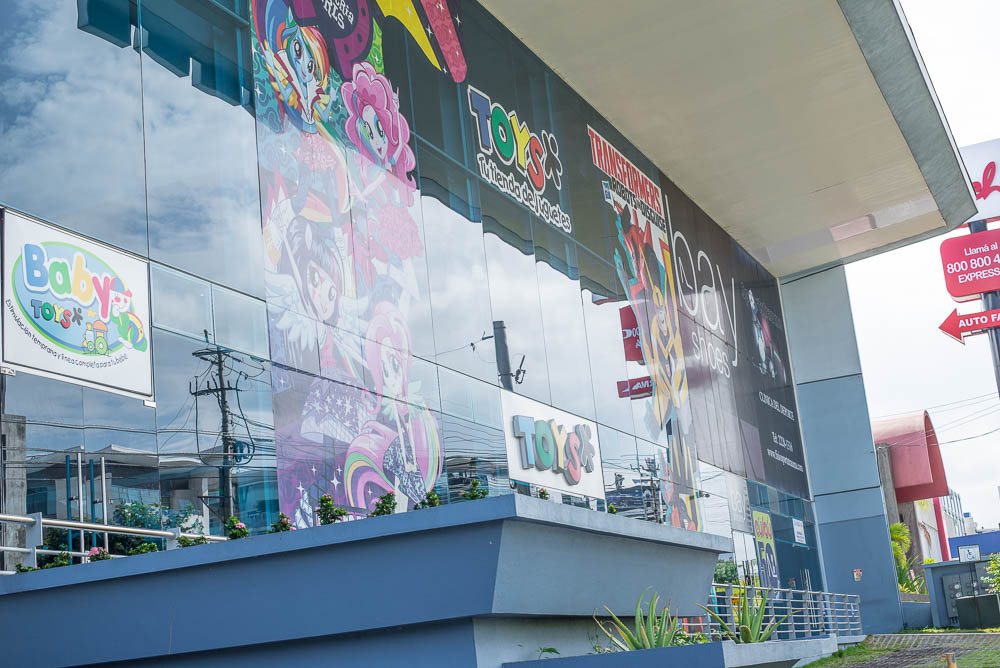 Toys R Us Escazu Building Next To The Lots