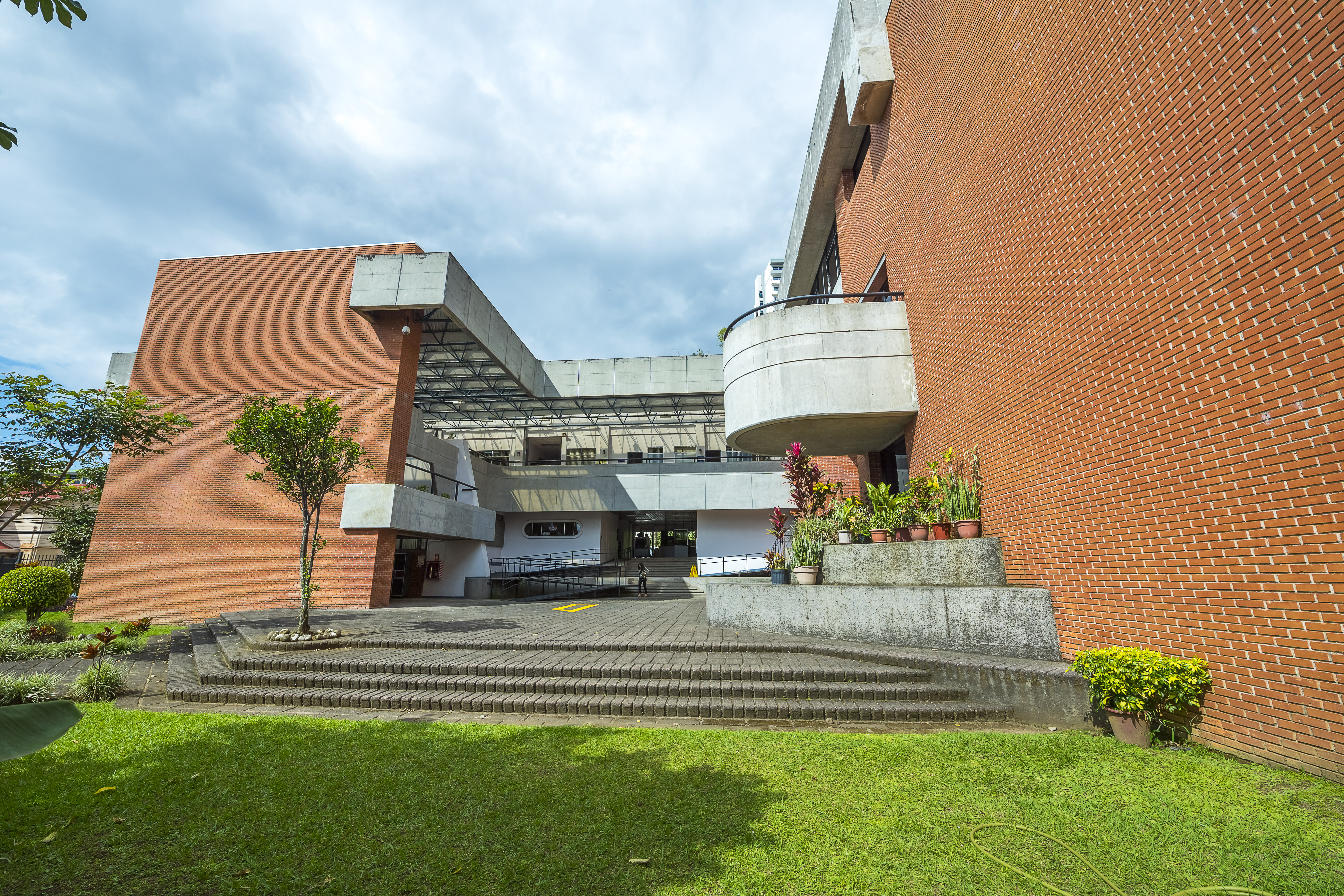 office buidling complex for lease or sale in los yoses view 008.jpg