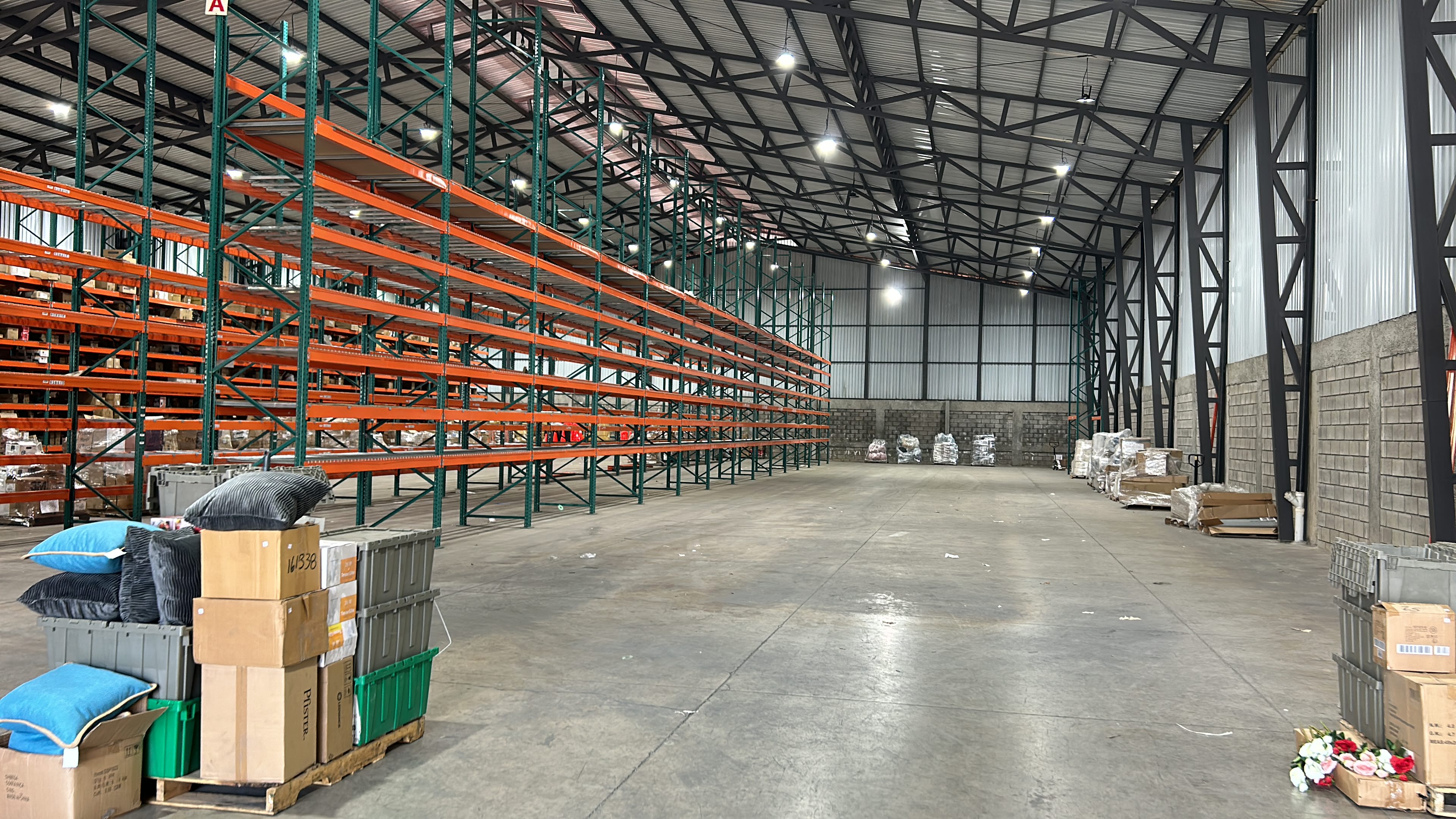 expansive warehouse for sale in san francisco de dos rios view 024.jpg