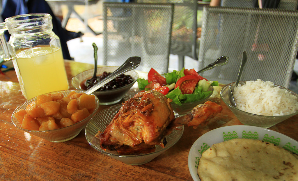 nauyaca waterfalls lunch 8.jpg
