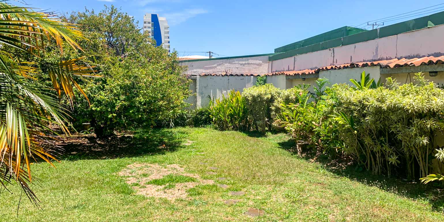 commercially zoned house for sale in sabana view 006.jpg