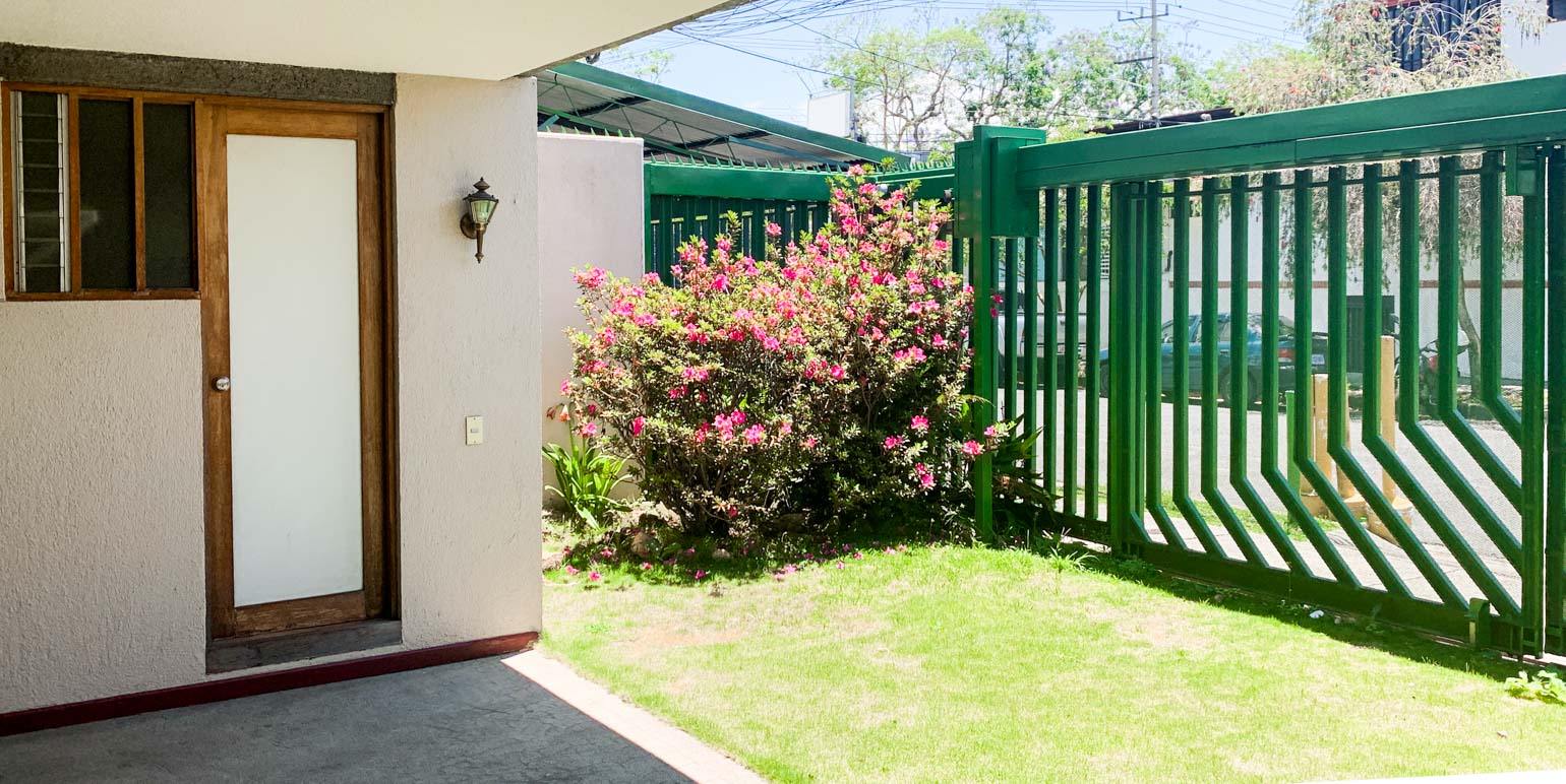 commercially zoned house for sale in sabana view 012.jpg