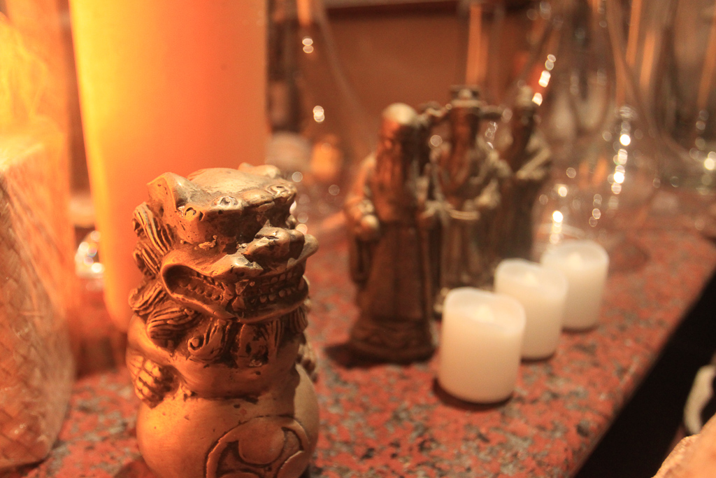 park cafe antique bar statues9.jpg