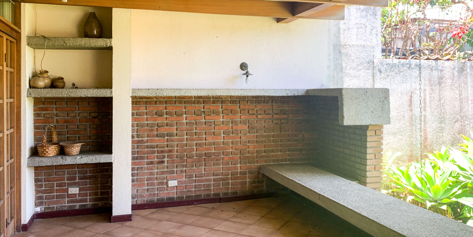commercially zoned house for sale in sabana view 020.jpg