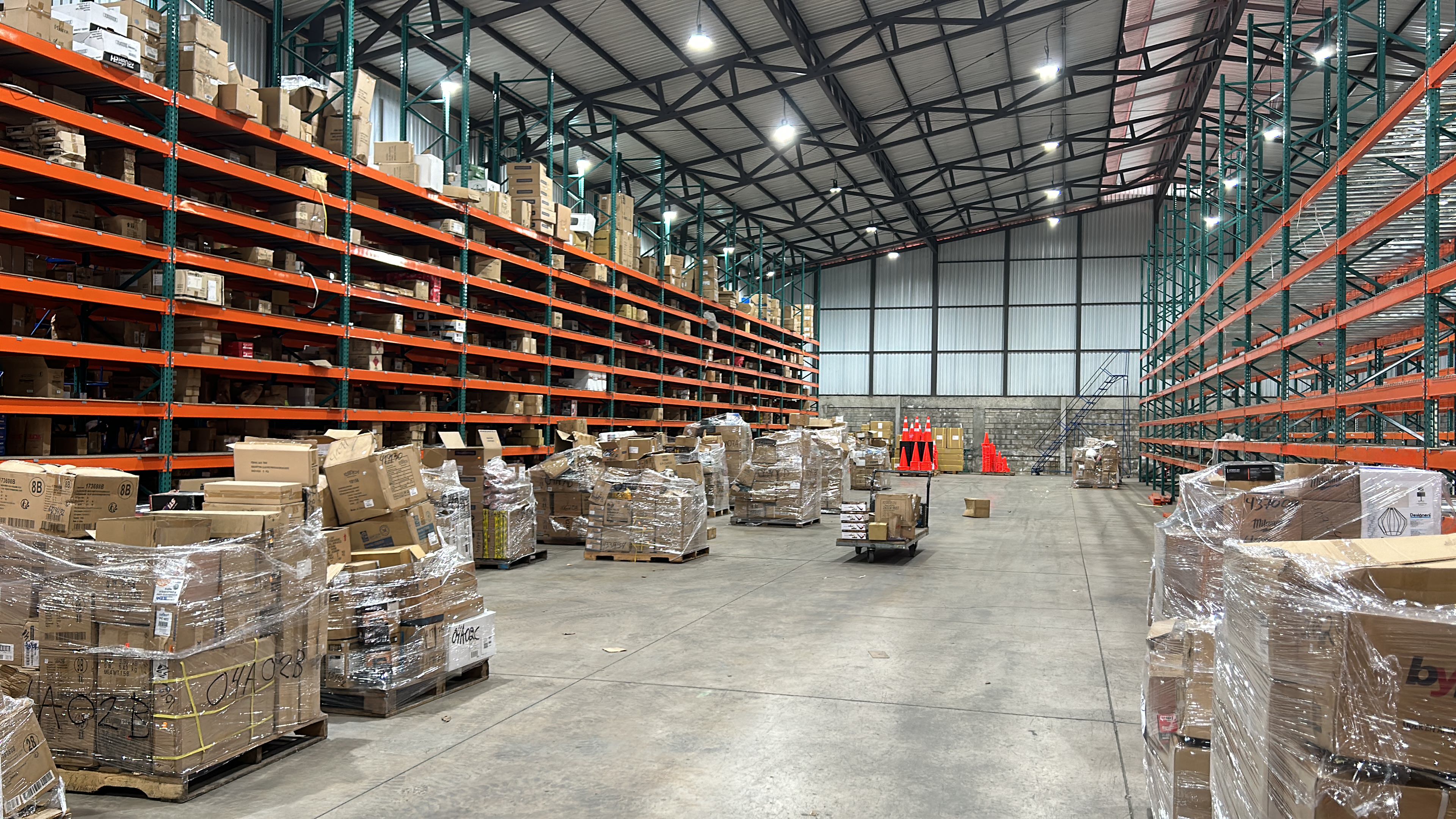 expansive warehouse for sale in san francisco de dos rios view 025.jpg