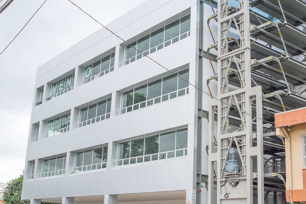 Lateral Building View With P Smart Parking