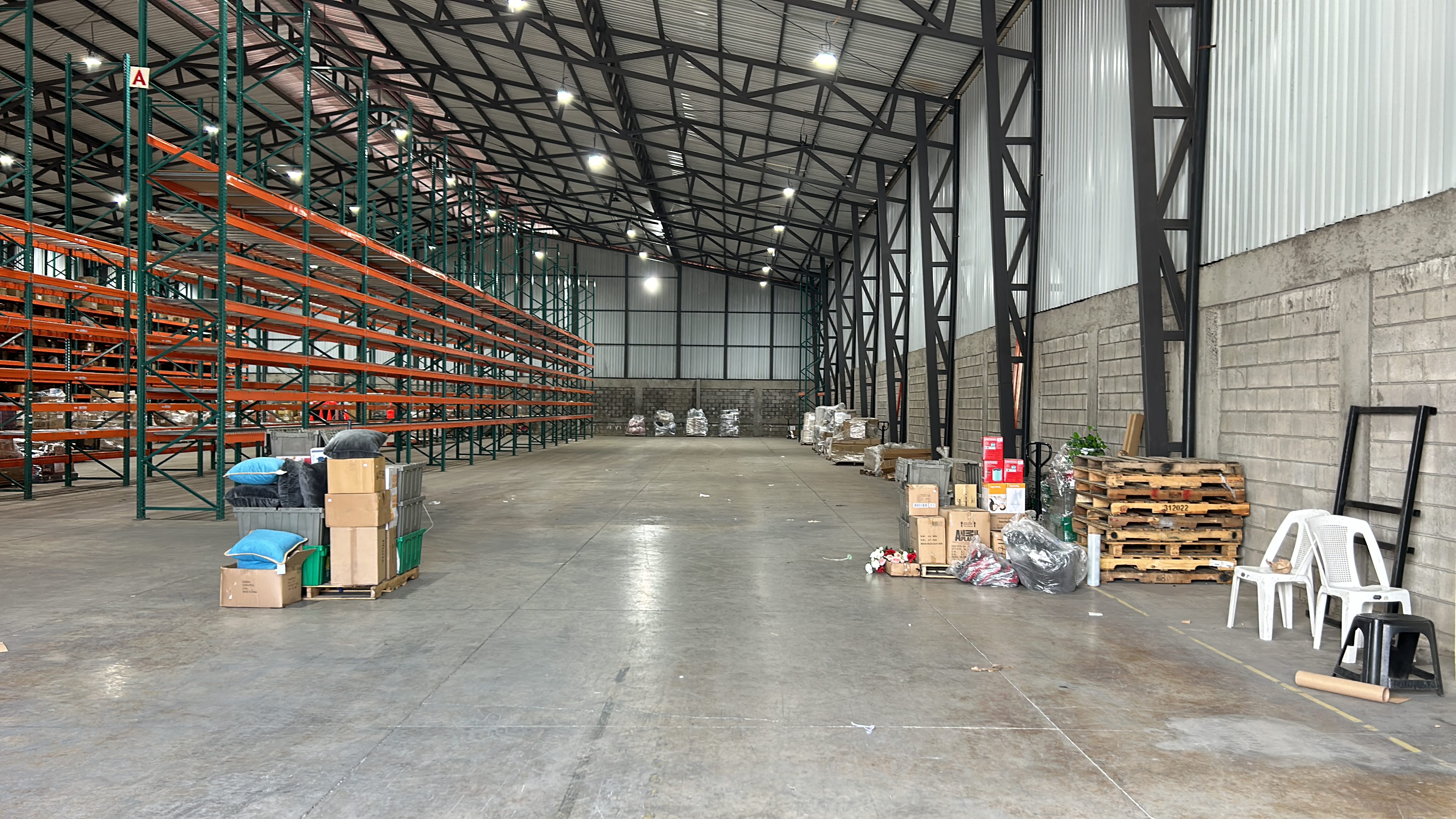 expansive warehouse for sale in san francisco de dos rios view 016.jpg