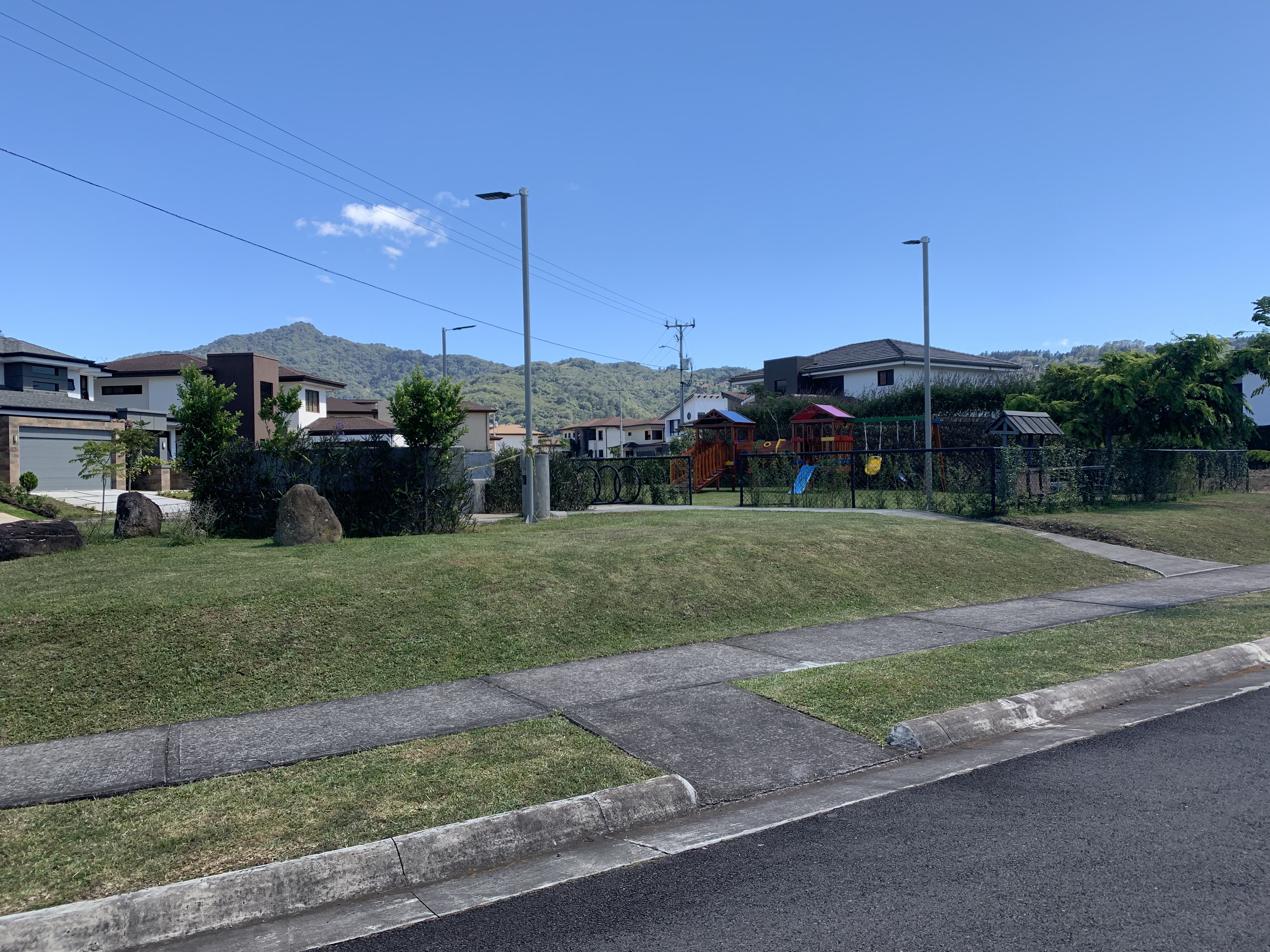 residential lot inside a gated community in curridabat view 019.jpg