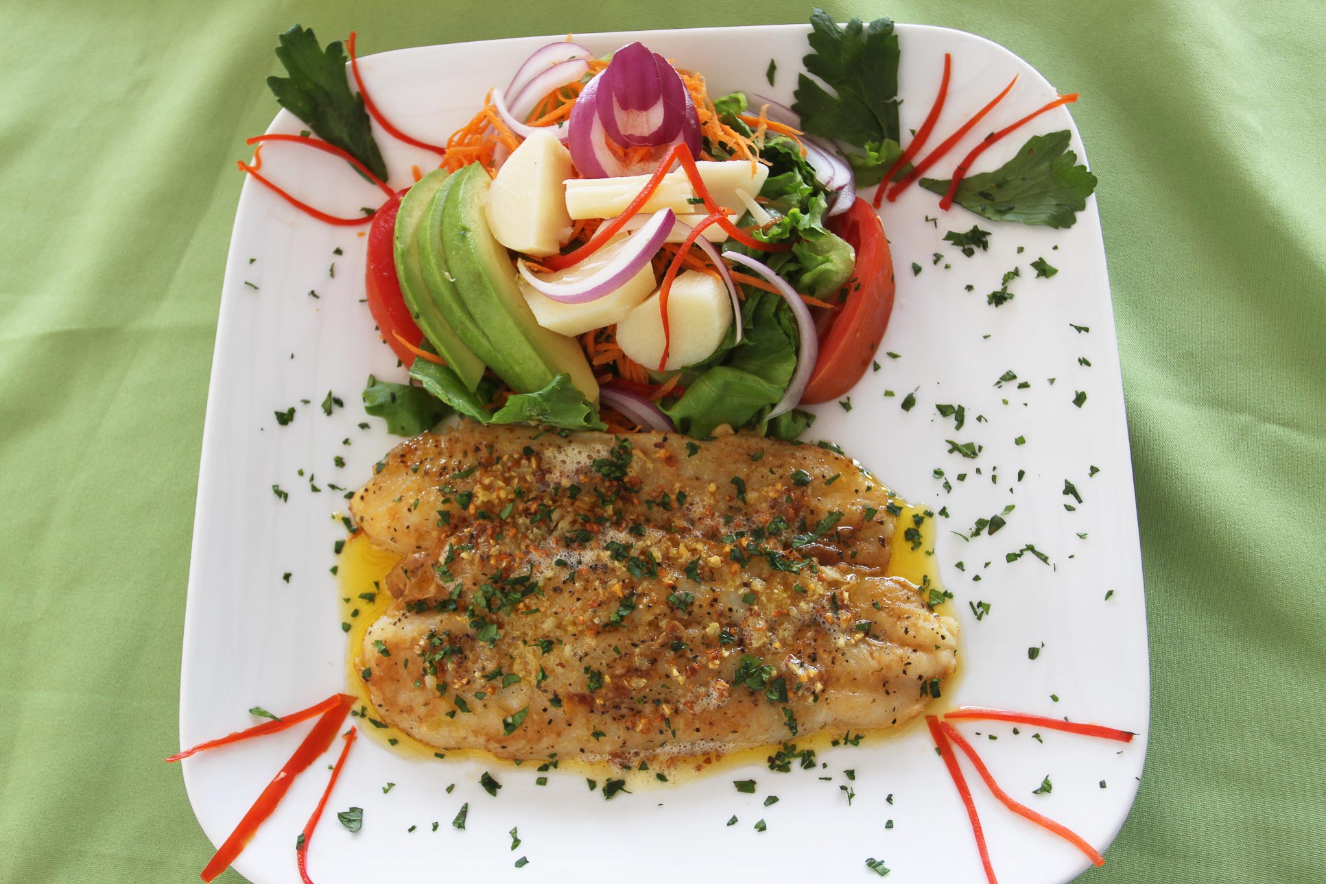 fish filet and mixed salad hotepuertocarrilo 4.jpg