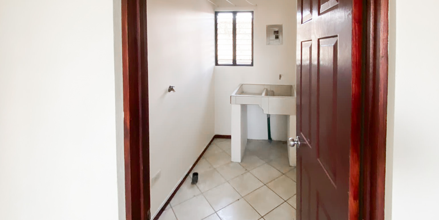 vacant apartment complex investment view 007.jpg