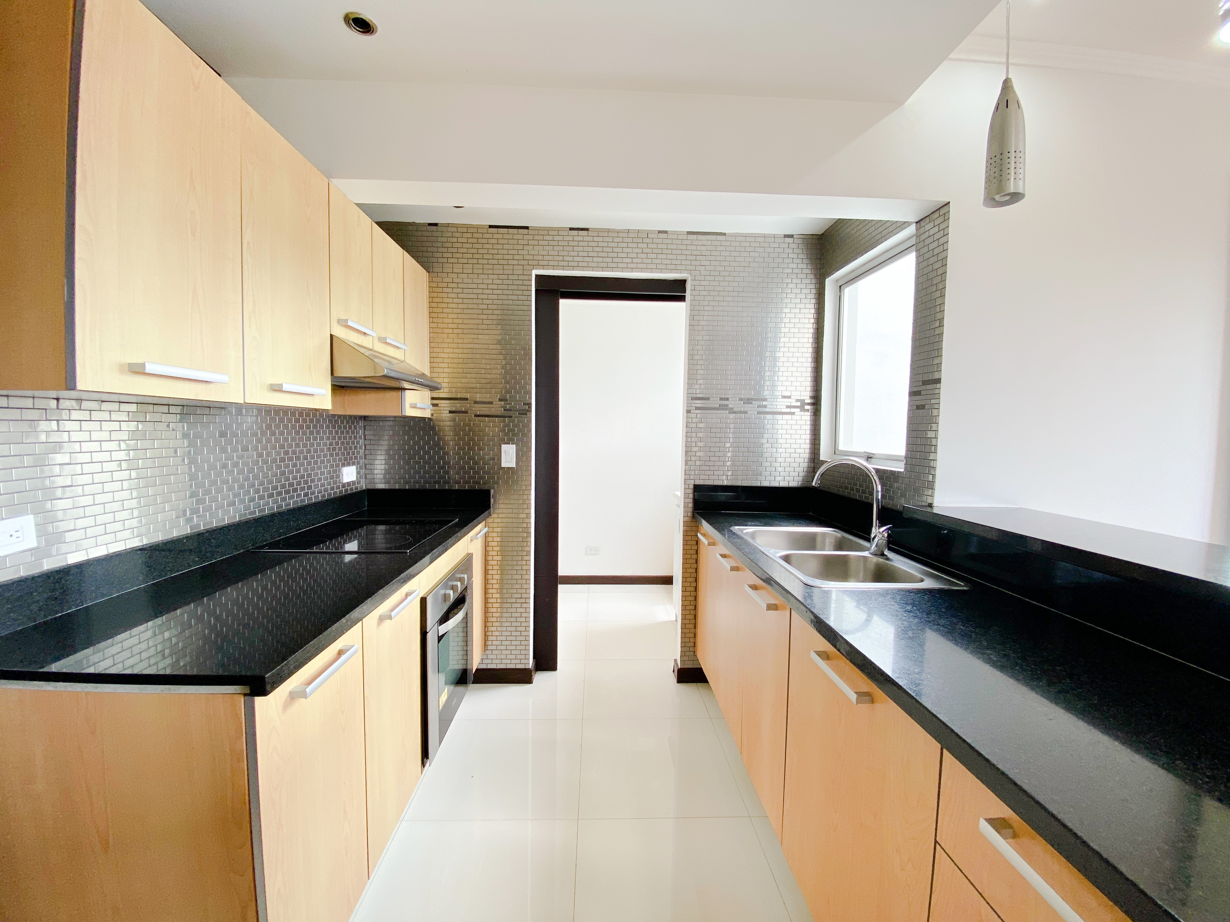 skyline penthouse in sabana norte view 009.jpg