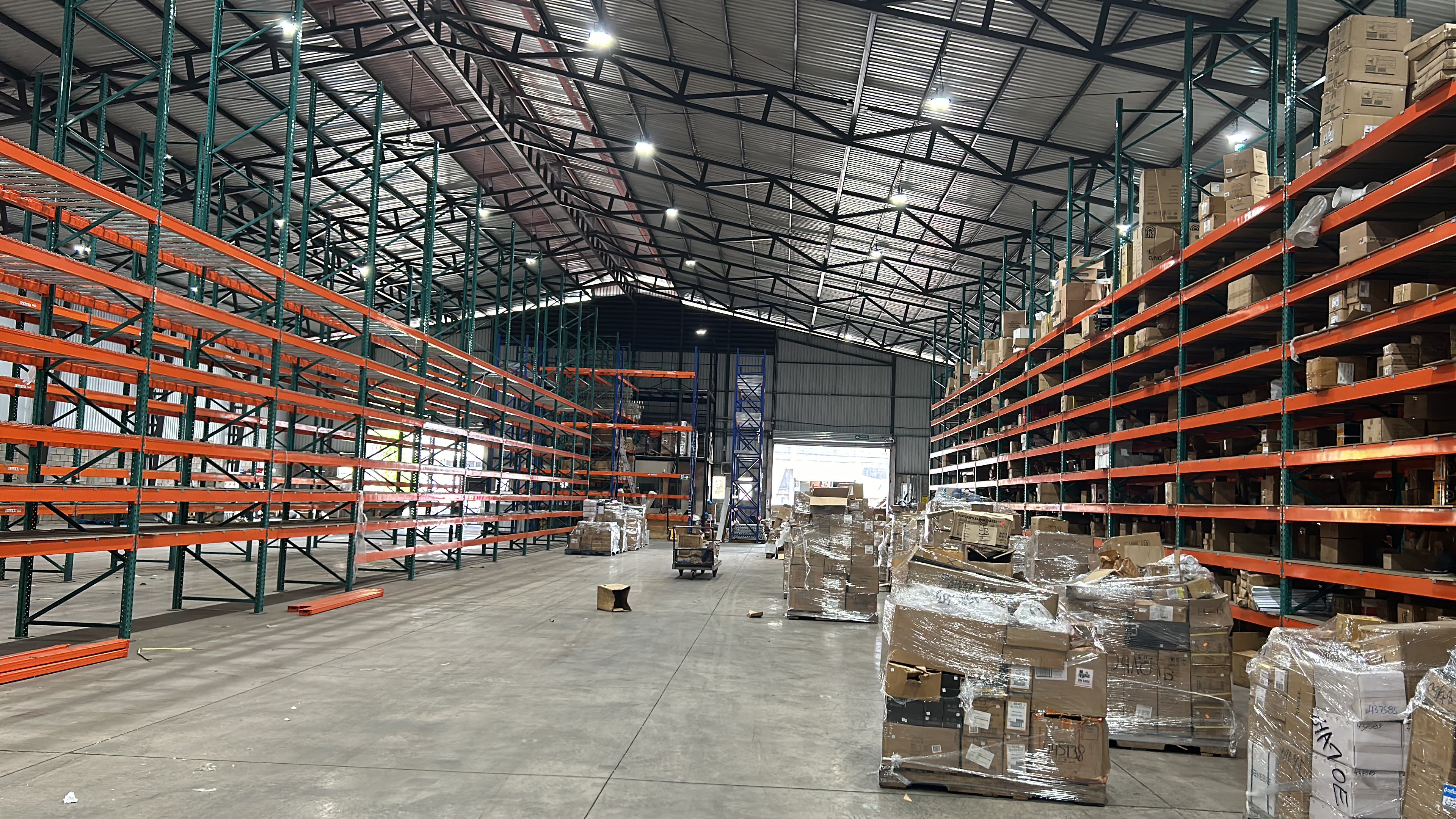 expansive warehouse for sale in san francisco de dos rios view 023.jpg