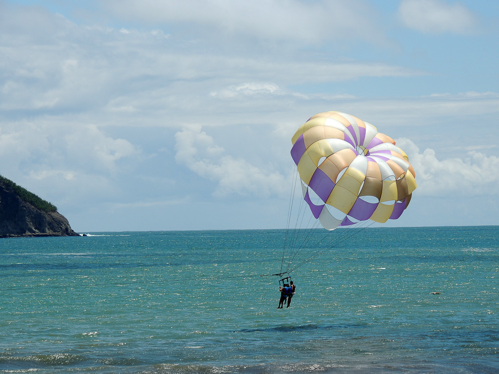 parasailing close 6.jpg