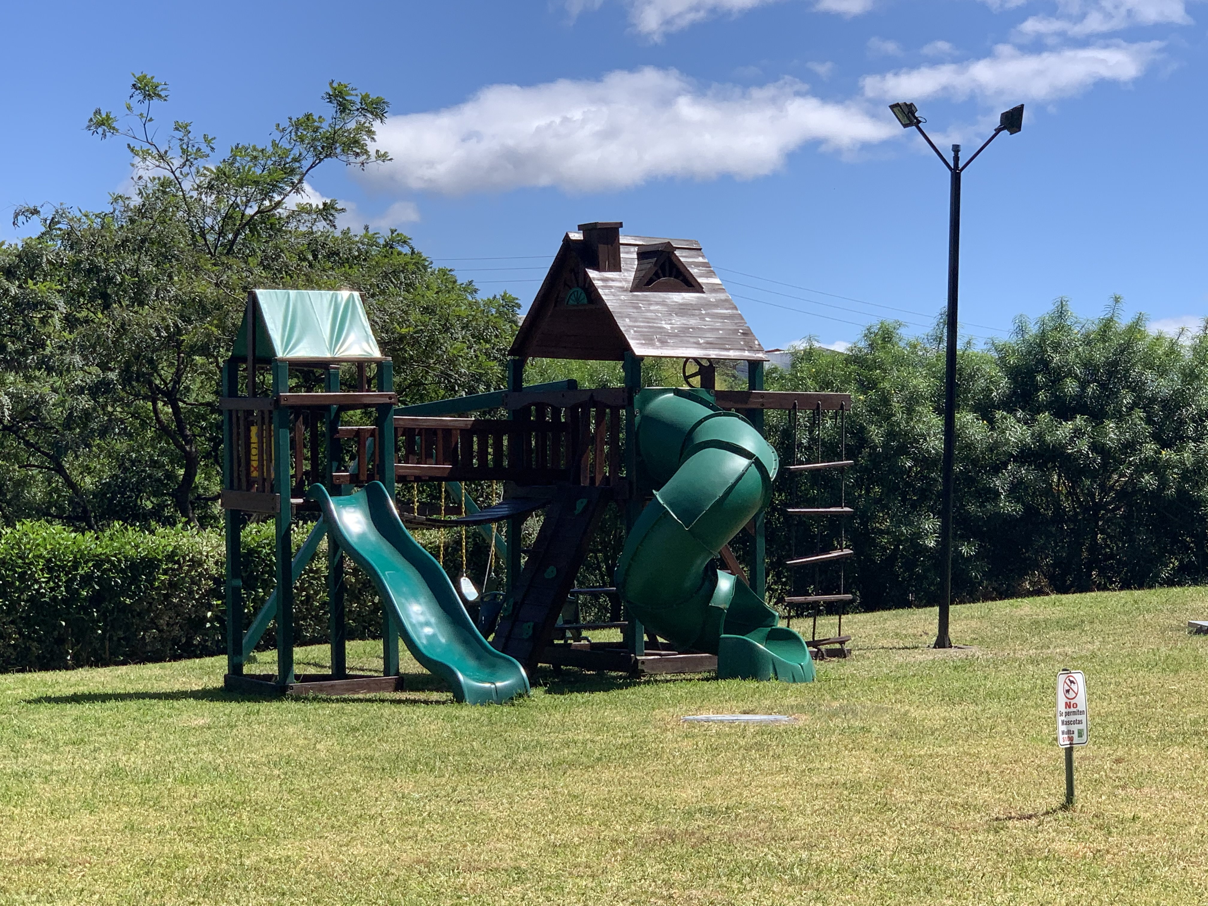 two story apartment for sale in a sabana complex view 010.jpg