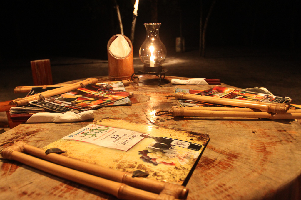 Table Settings Lagarto