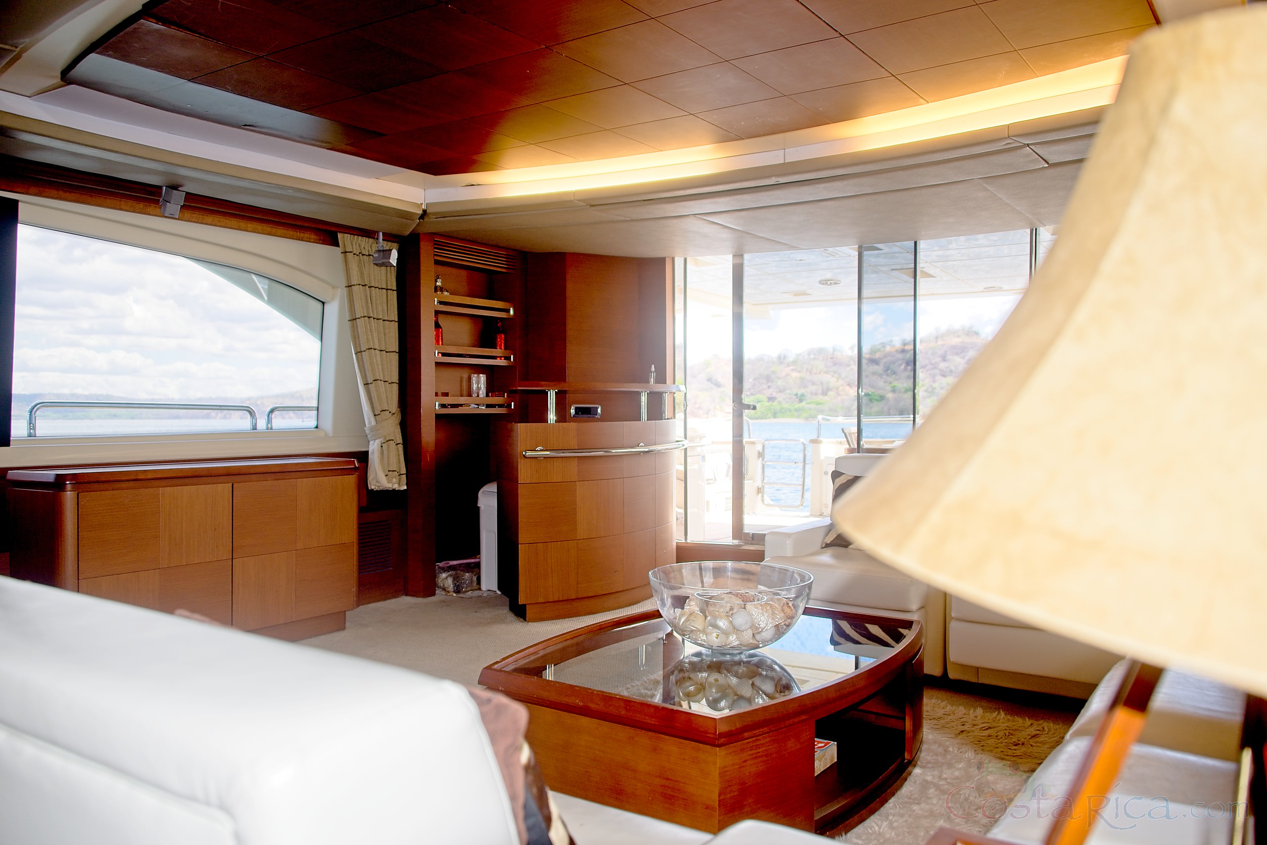 living room bar yacht azimut 3160.jpg