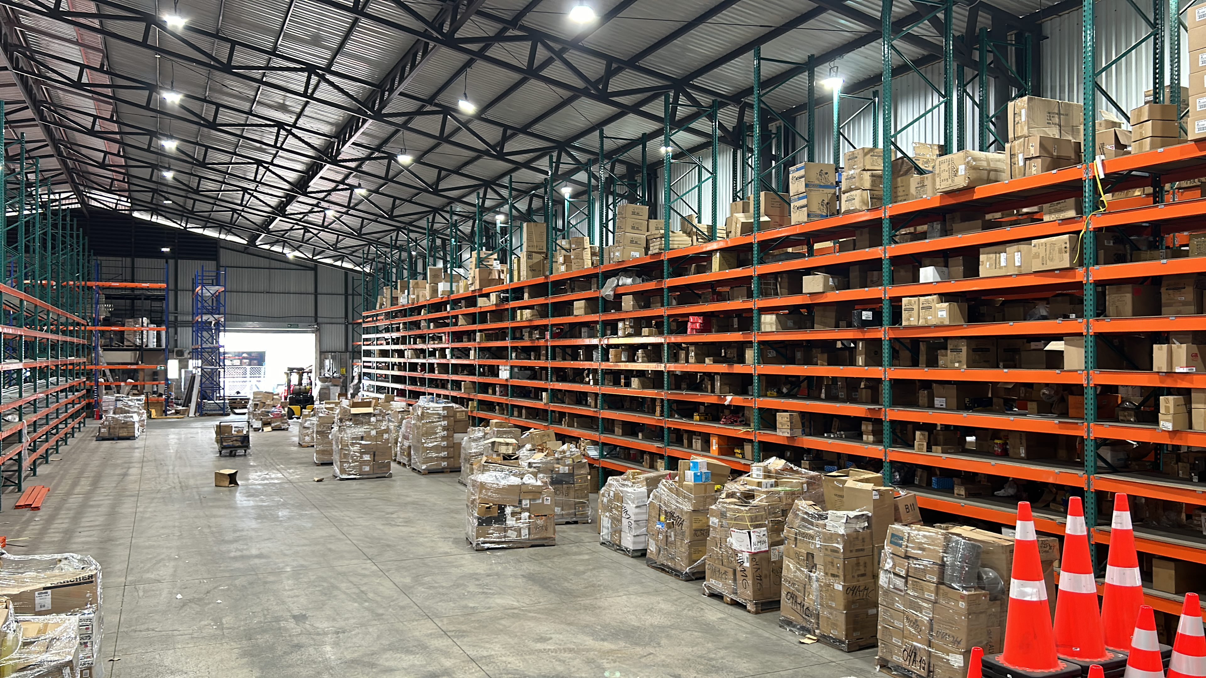 expansive warehouse for sale in san francisco de dos rios view 021.jpg