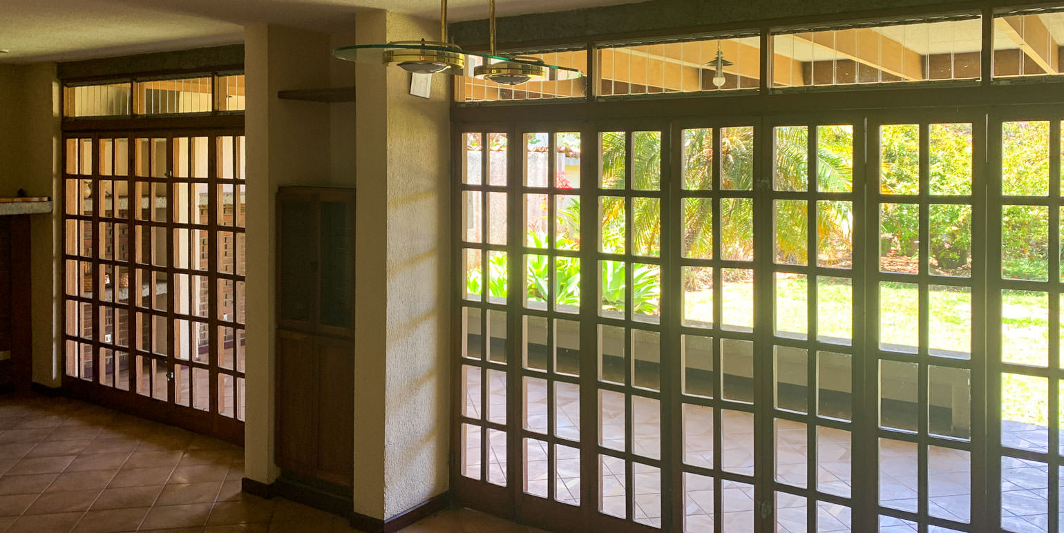 commercially zoned house for sale in sabana view 008.jpg
