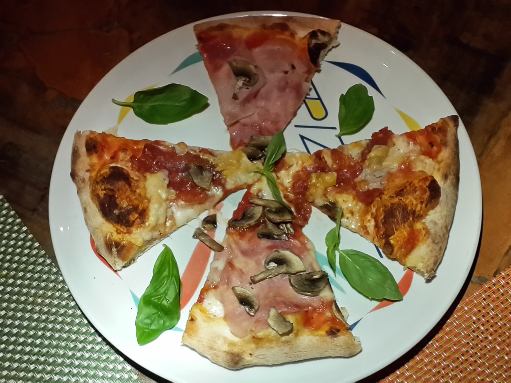 pizza slices tierra y fuego 5.jpg