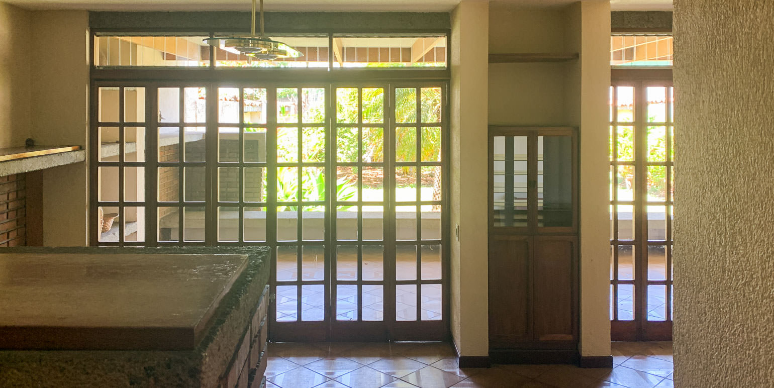 commercially zoned house for sale in sabana view 010.jpg