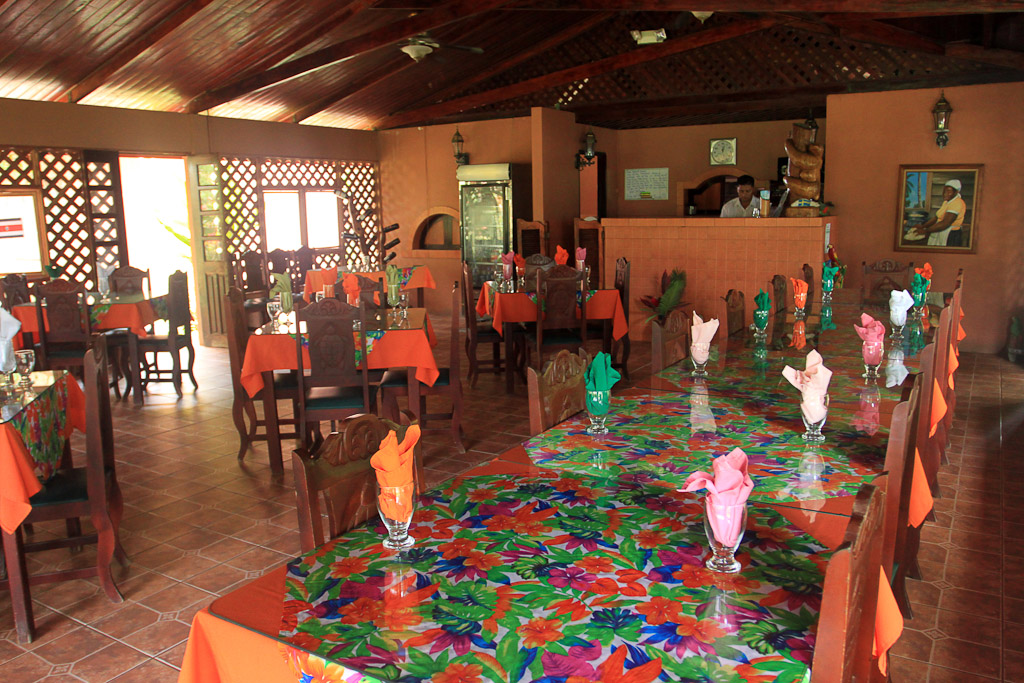 miss junies restaurant interior 3.jpg