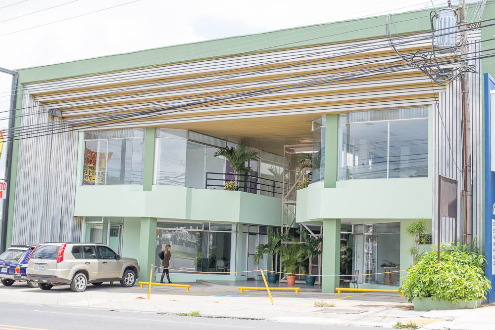 Plaza Dorada Moravia Front Buildling