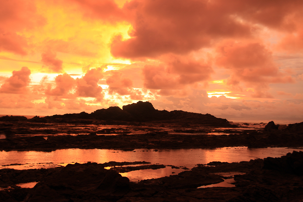 The sunset off the coast of Dominicalito