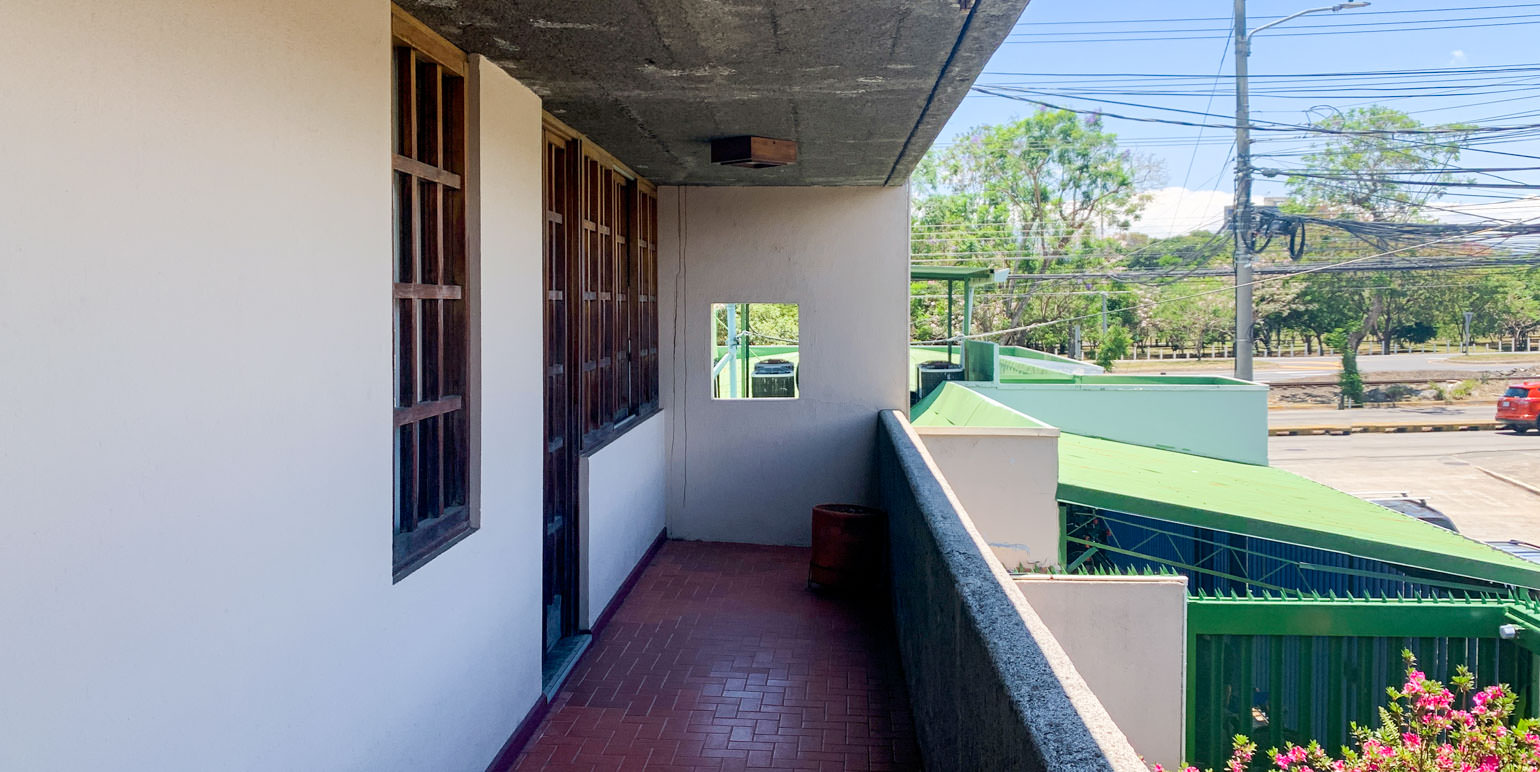 commercially zoned house for sale in sabana view 021.jpg