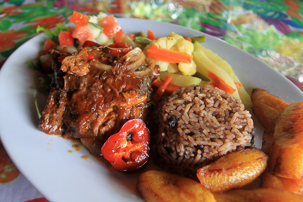 miss junies restaurant carribbean stewed chicken 1.jpg