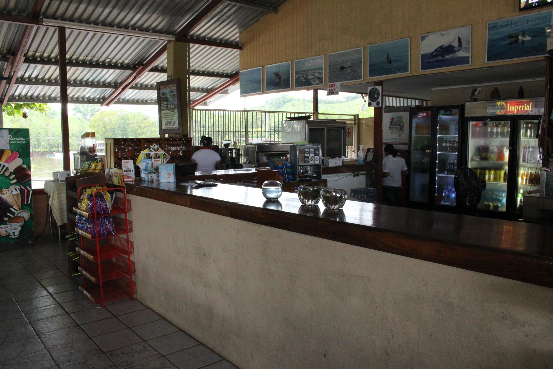 La Perla Del Sur Restaurant Counter